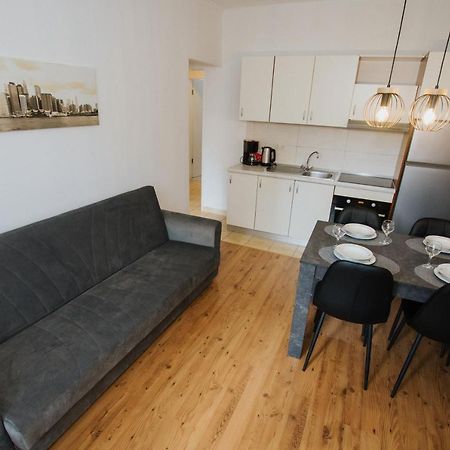Apartment Deni Solin Bagian luar foto