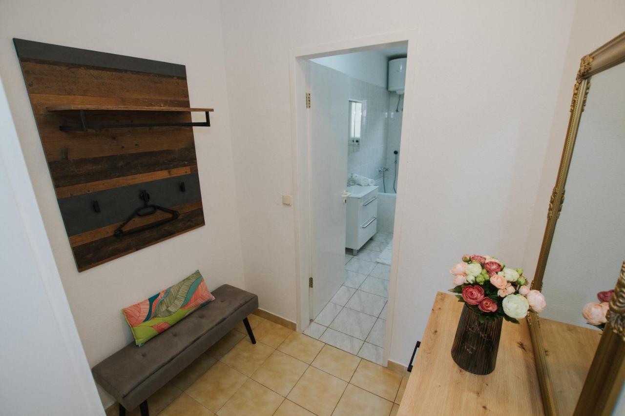 Apartment Deni Solin Bagian luar foto