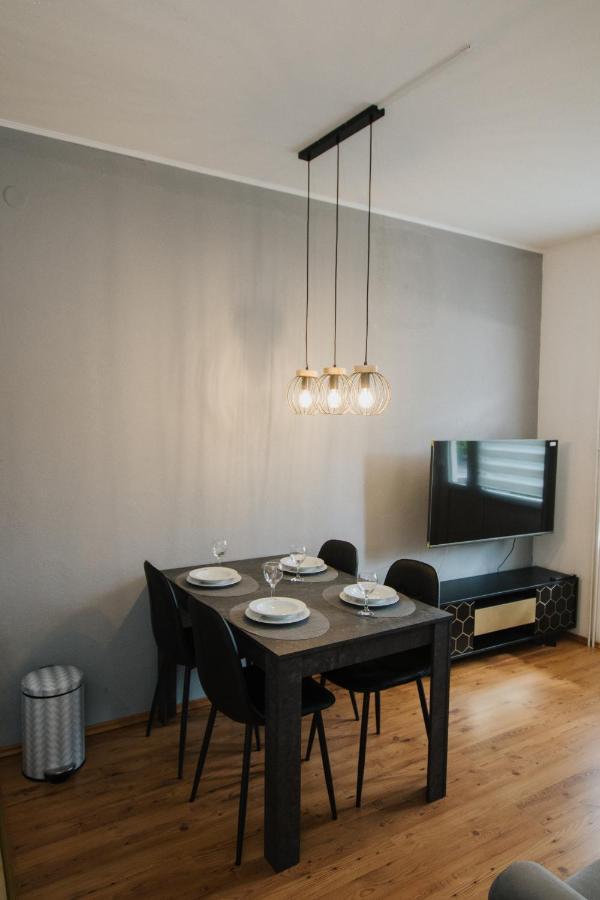 Apartment Deni Solin Bagian luar foto