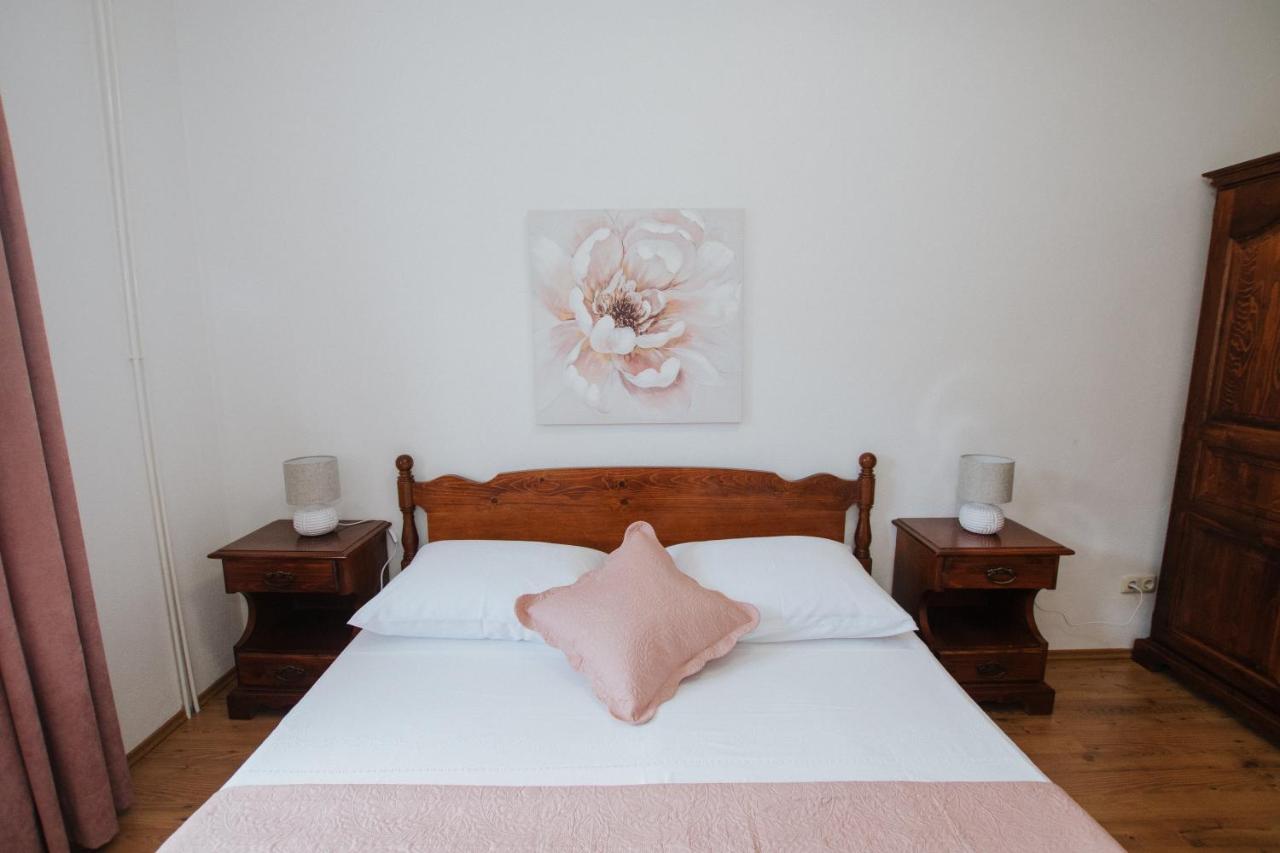Apartment Deni Solin Bagian luar foto