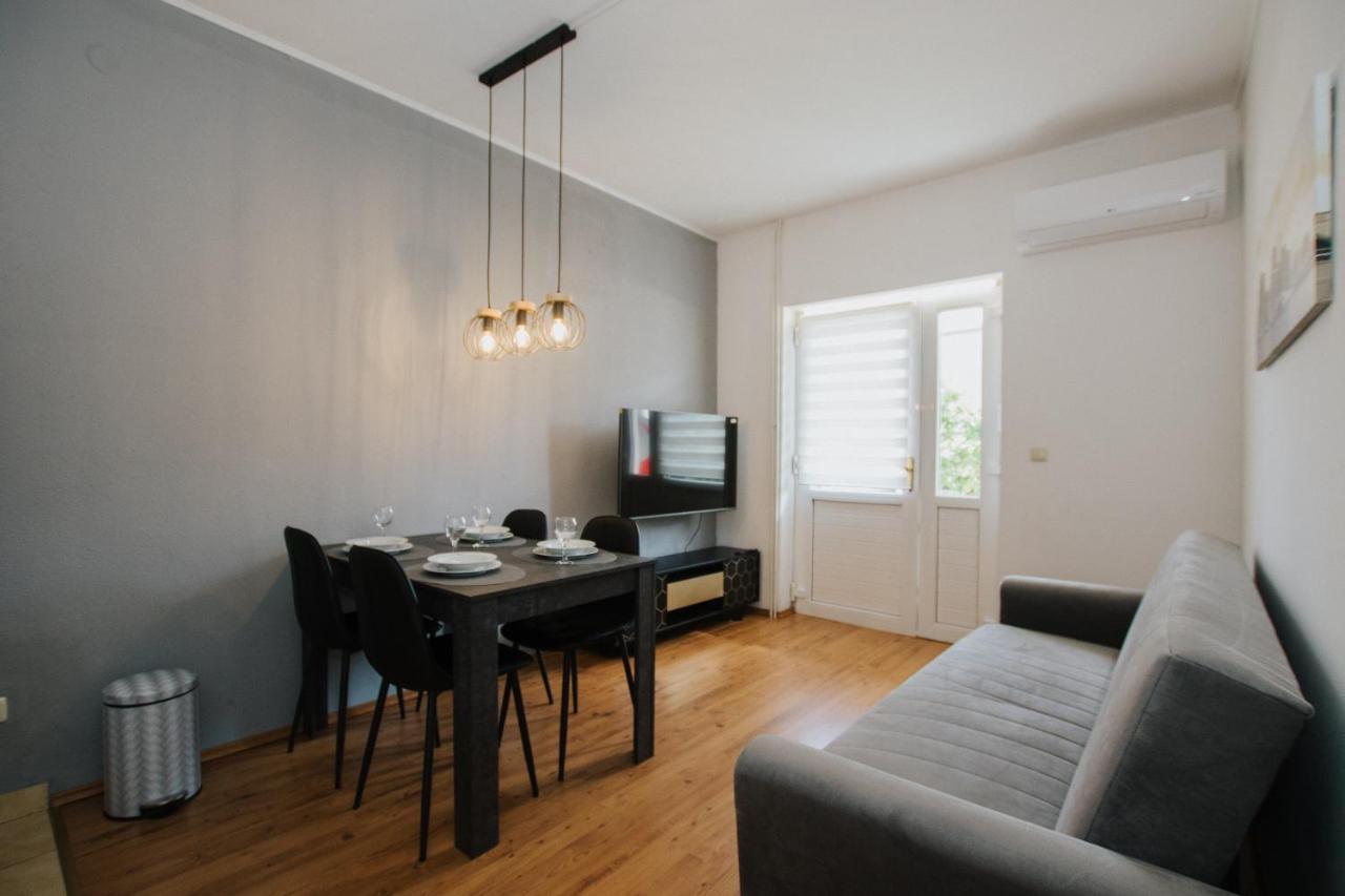 Apartment Deni Solin Bagian luar foto