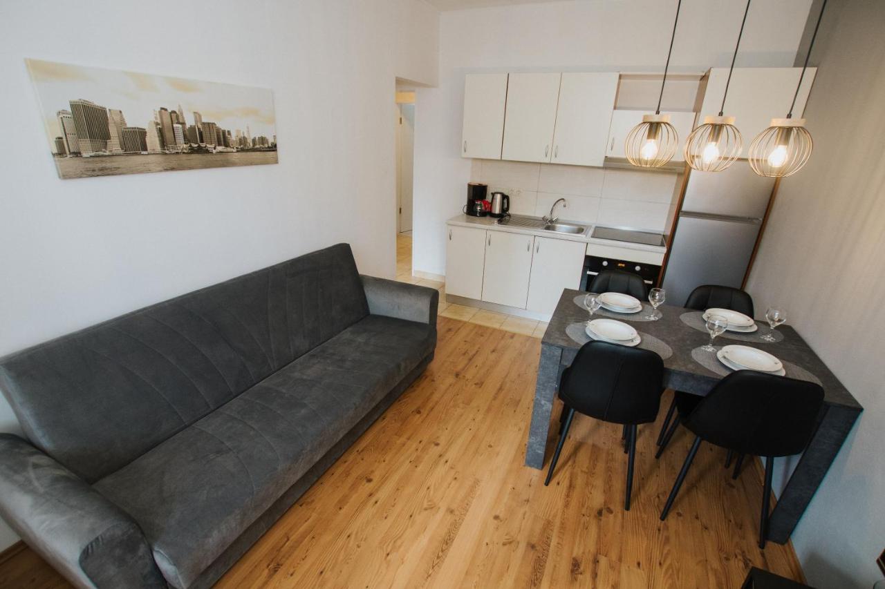 Apartment Deni Solin Bagian luar foto