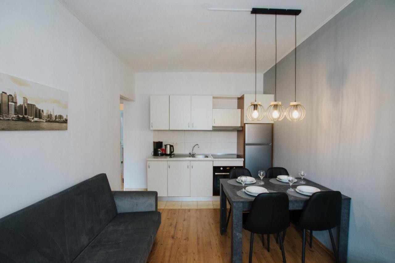 Apartment Deni Solin Bagian luar foto