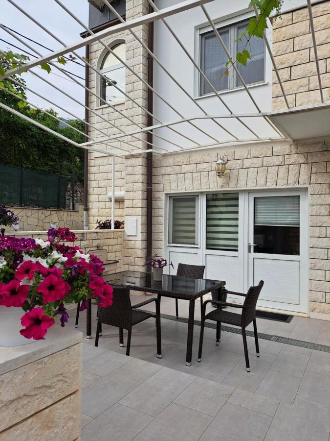 Apartment Deni Solin Bagian luar foto